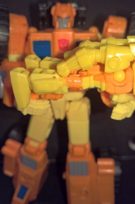 Thrilling 30 - Deluxe - Autobot - Scoop - Image 2