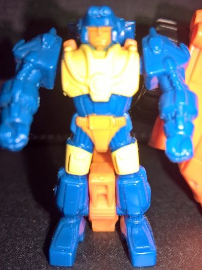 Thrilling 30 - Deluxe - Autobot - Scoop - Image 5