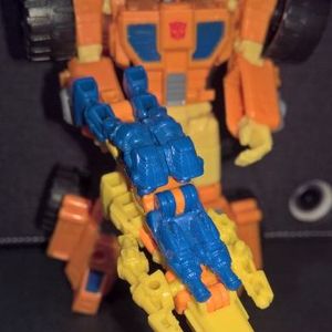 Thrilling 30 - Deluxe - Autobot - Scoop