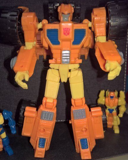 Thrilling 30 - Deluxe - Autobot - Scoop - Image 7