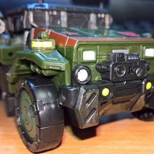 Siege - Deluxe - Autobot - Hound