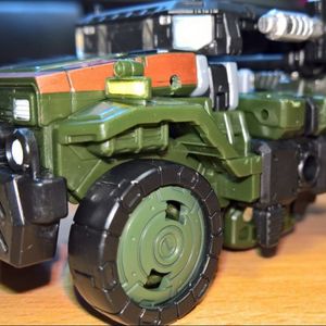 Siege - Deluxe - Autobot - Hound