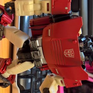 Siege - Deluxe - Autobot - Sideswipe