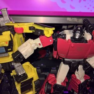 Siege - Deluxe - Autobot - Sideswipe