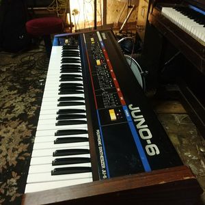 Roland Juno 6