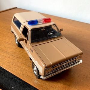 Diecast Stranger Things Hop's Truck 1:24