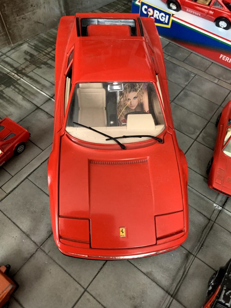Bburago Ferrari Testarossa 1:18 - Image 1