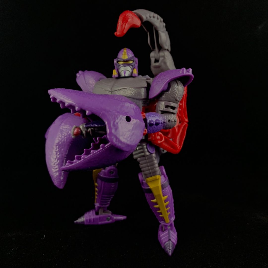 Transformers WFC Kingdom K23 Predacon Scorponok - Image 1