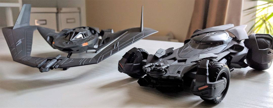 BvS Batmobile and Batwing ground - Image 2