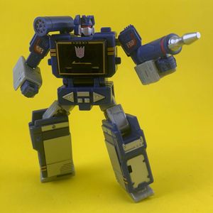 Transformers WFC Kingdom K22 Soundwave