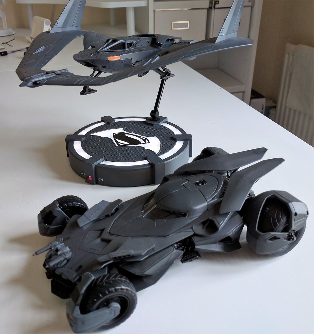 BvS Batmobile and Batwing ground - Image 1