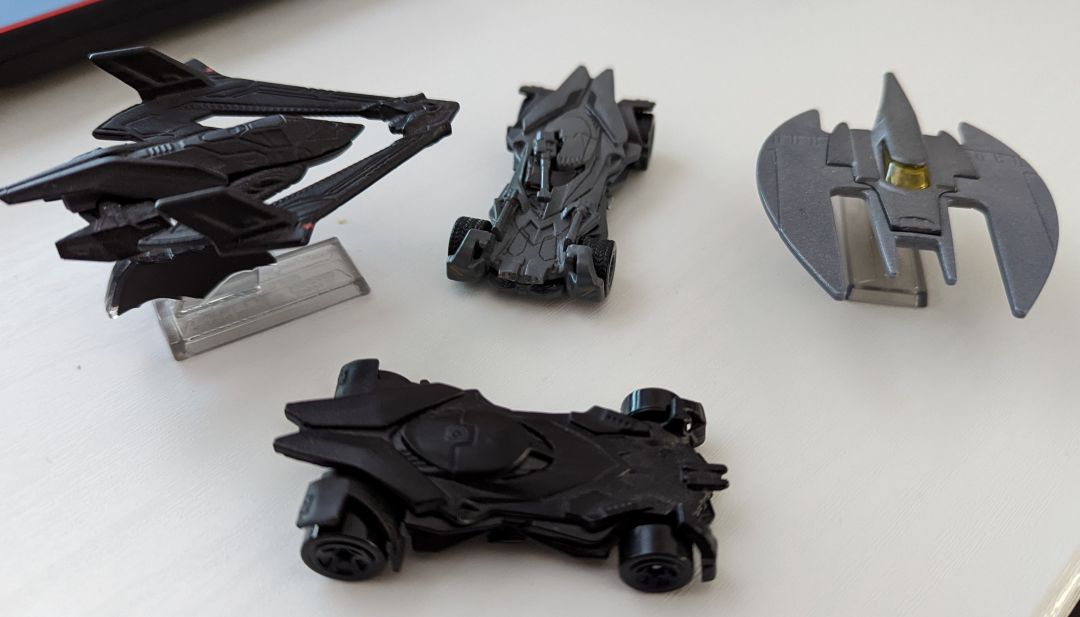 Hot wheels bat vehicles - Image 1