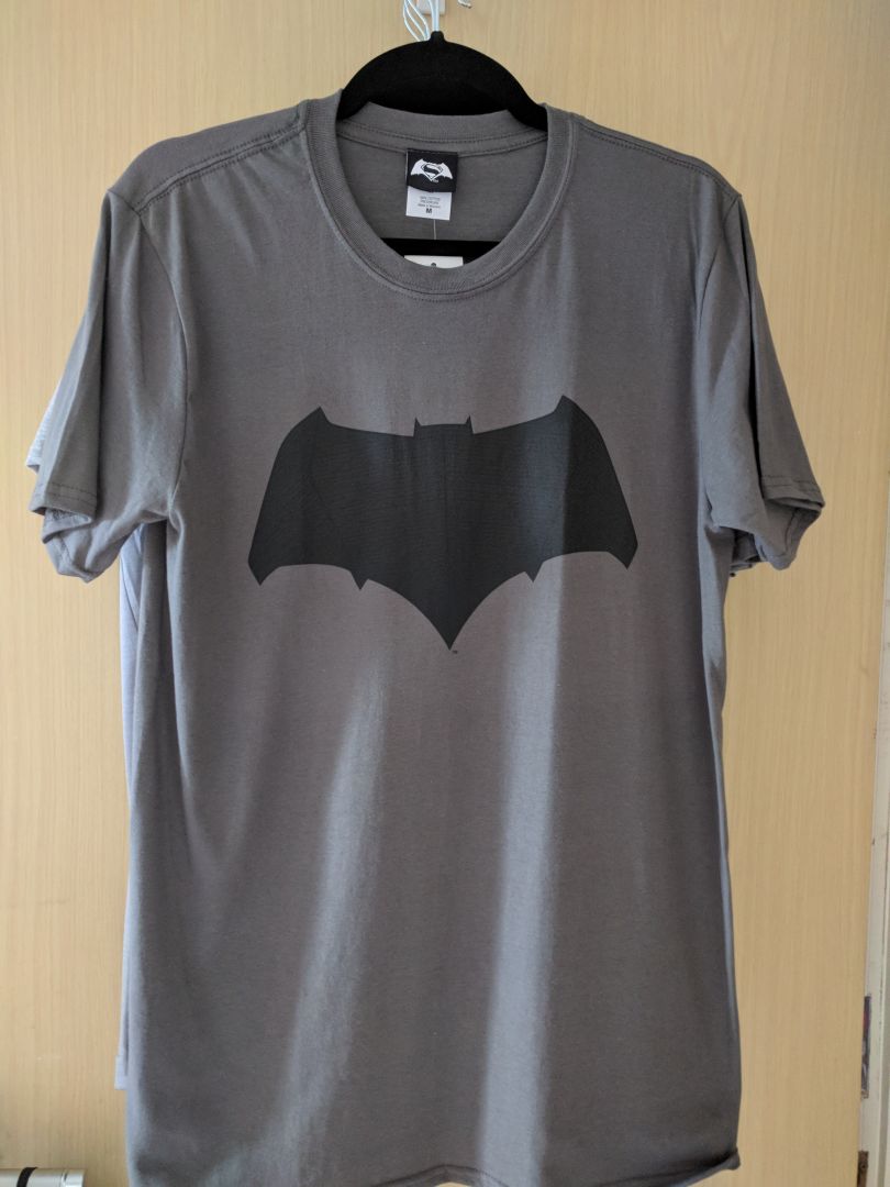 BvS bat dark T shirt - Image 1
