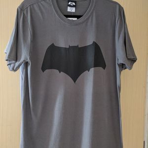BvS bat dark T shirt