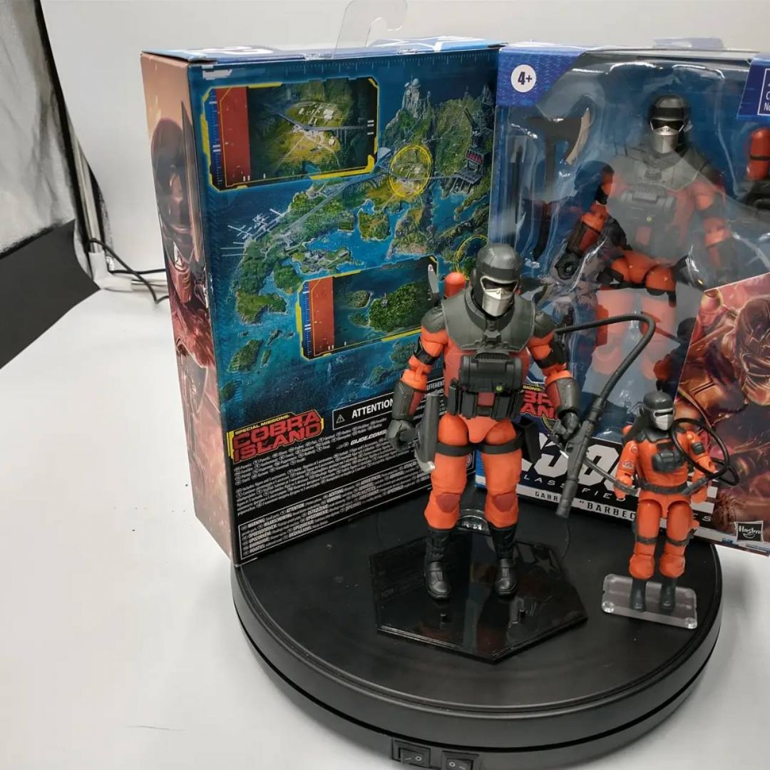 BBQ and Vintage Figures - Image 1