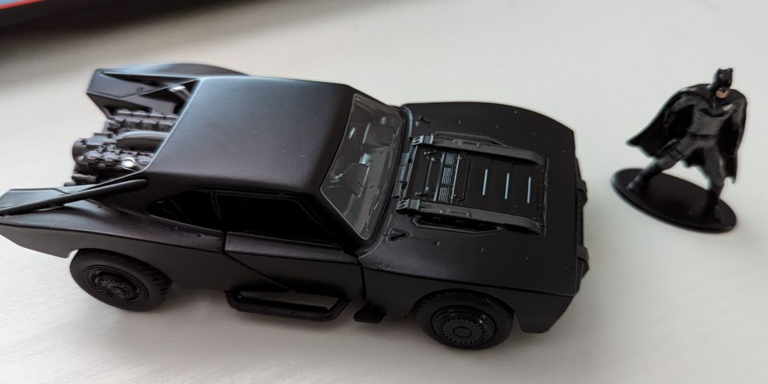 The Batman and Batmobile (1:32 scale) - Image 1