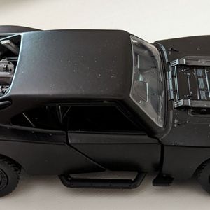 The Batman and Batmobile (1:32 scale)