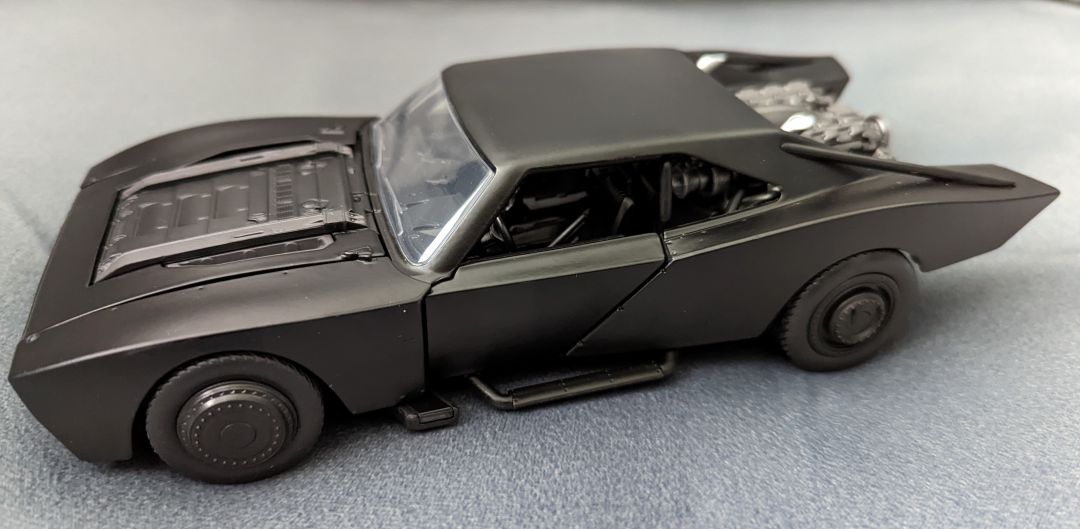 The Batman - Batmobile and Batman (1:24 scale) - Image 1