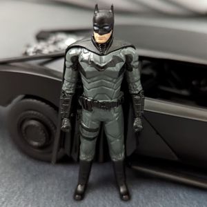 The Batman - Batmobile and Batman (1:24 scale)