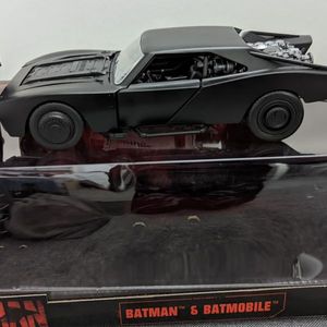 The Batman - Batmobile and Batman (1:24 scale)