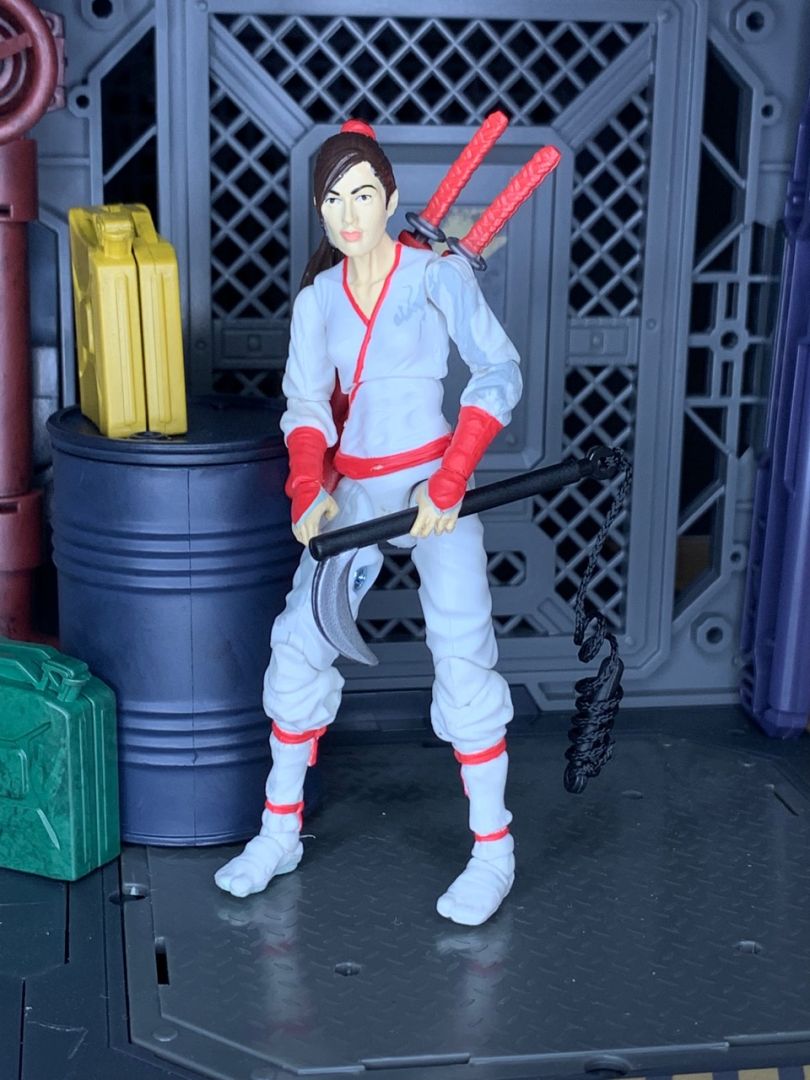 Kim Arashikage (White Suit)   - Image 1