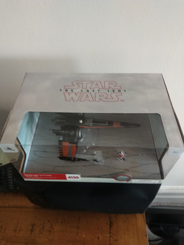 Star Wars Poe Dameron's X-Wing Fighter - Image 3