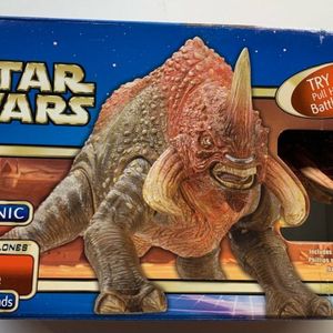 Reek (Arena Battle Beast) With Stomping Attack (MIB) 