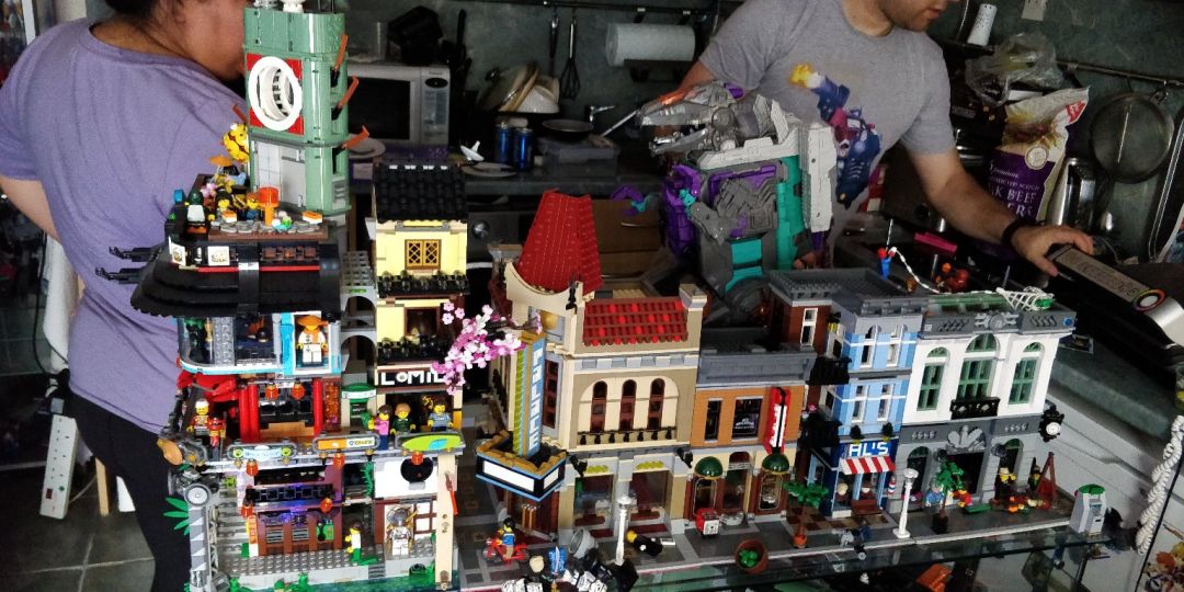 Trypticon attacks Lego city - Image 1