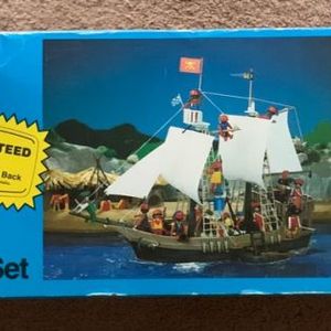 Super Deluxe Pirate Ship Set