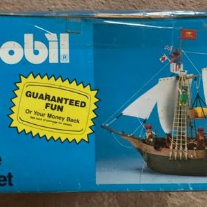Super Deluxe Pirate Ship Set
