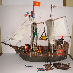 Super Deluxe Pirate Ship Set