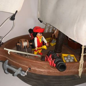 Super Deluxe Pirate Ship Set