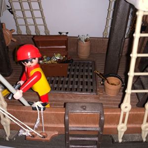 Super Deluxe Pirate Ship Set