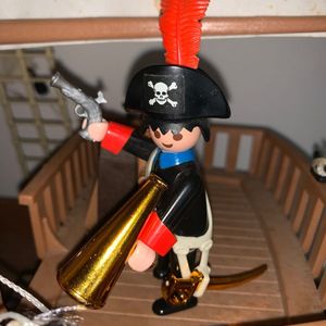 Super Deluxe Pirate Ship Set
