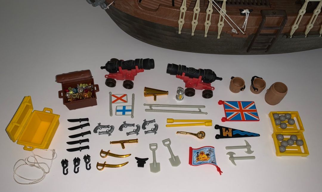 Super Deluxe Pirate Ship Set - Image 14
