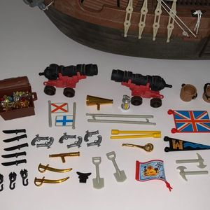 Super Deluxe Pirate Ship Set