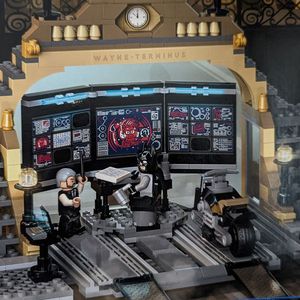 Lego Batman Batcave: The Riddler Face-off Set