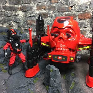 CUSTOM 1:6 Scale Roboskull vehicle and Red Wolf pilot