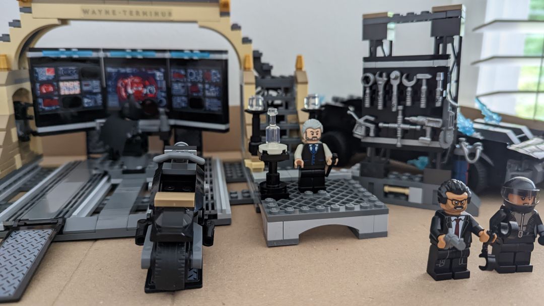 The Batman - Bat Cave Lego - Image 3