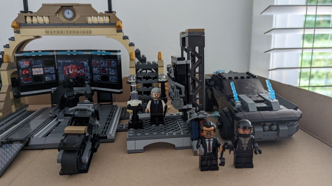 The Batman - Bat Cave Lego - Image 5