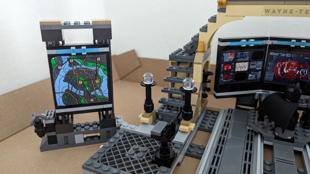 The Batman - Bat Cave Lego - Image 7