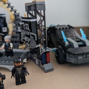The Batman - Bat Cave Lego