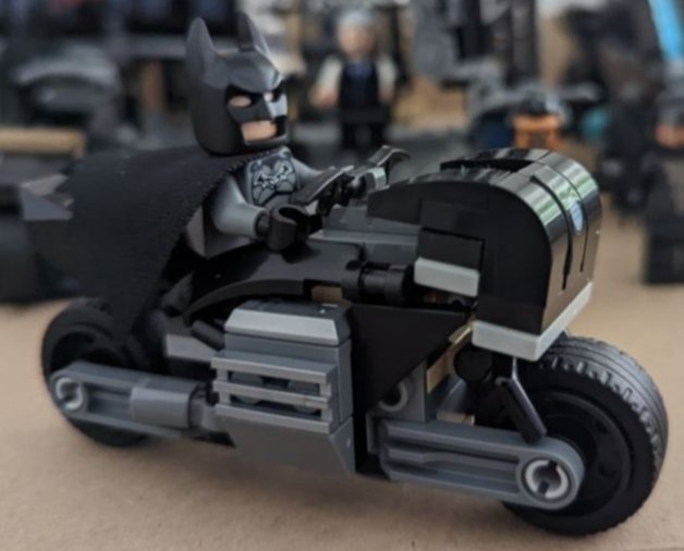 Lego DC Batman & Selina Kyle Motorcycle Pursuit - Image 4
