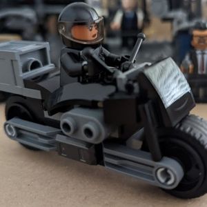 Lego DC Batman & Selina Kyle Motorcycle Pursuit