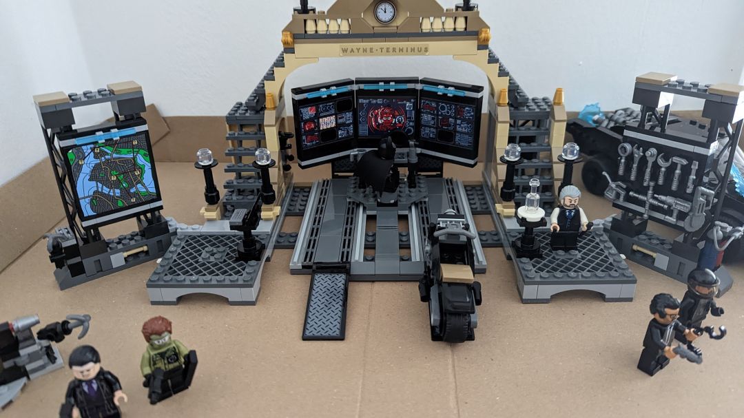 Lego Batman Batcave: The Riddler Face-off Set - Image 7