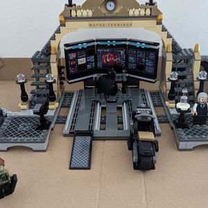 Lego Batman Batcave: The Riddler Face-off Set