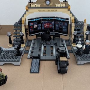 The Batman - Bat Cave Lego
