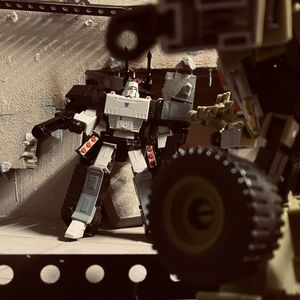 Bumblebee A.W.E. Striker