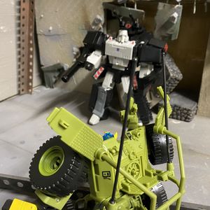 Bumblebee A.W.E. Striker