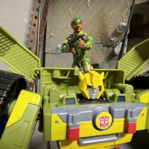 Bumblebee A.W.E. Striker
